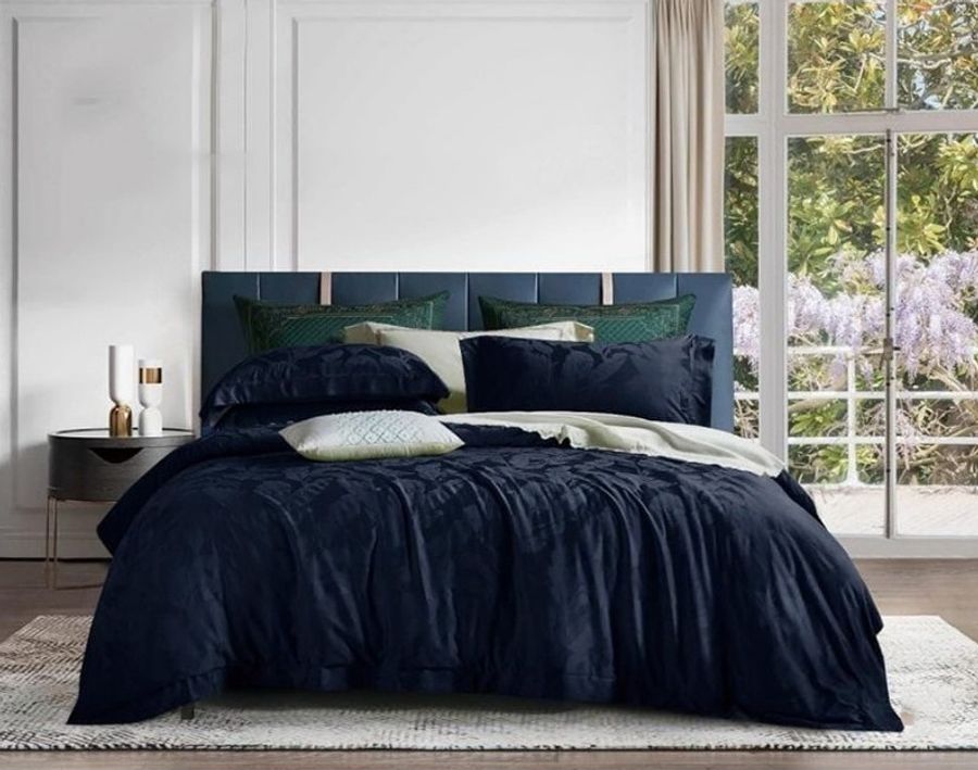 Bedcover Hawthorn Black Jacquard Tencel