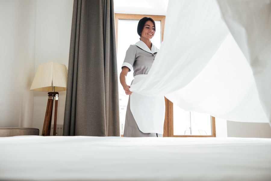 rutin membersihkan kamar