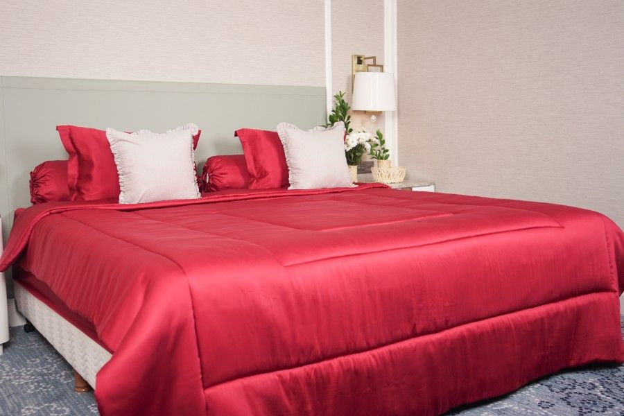 sprei merah untuk kado pengantin